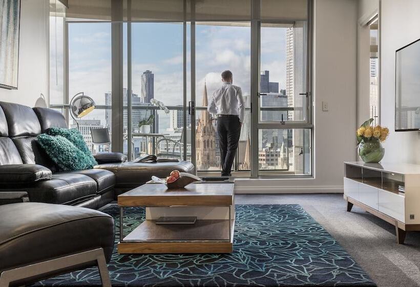 3 Bedroom Premium Apartment, Quay West Suites Melbourne