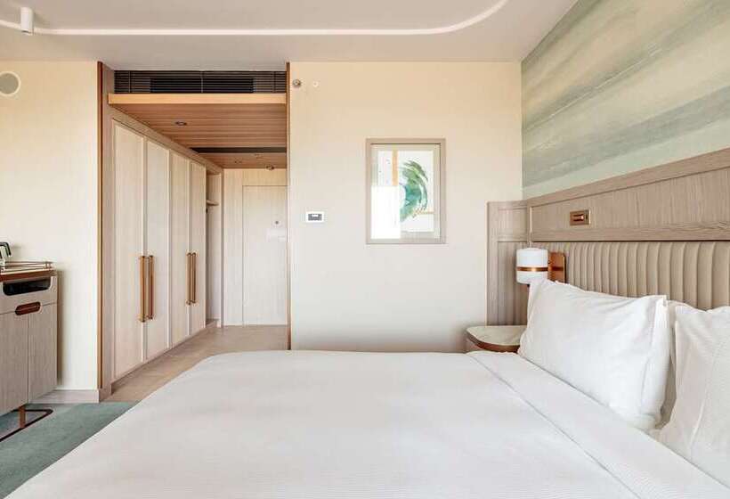 اتاق سوپریور با تخت بزرگ, Hilton Salalah Resort