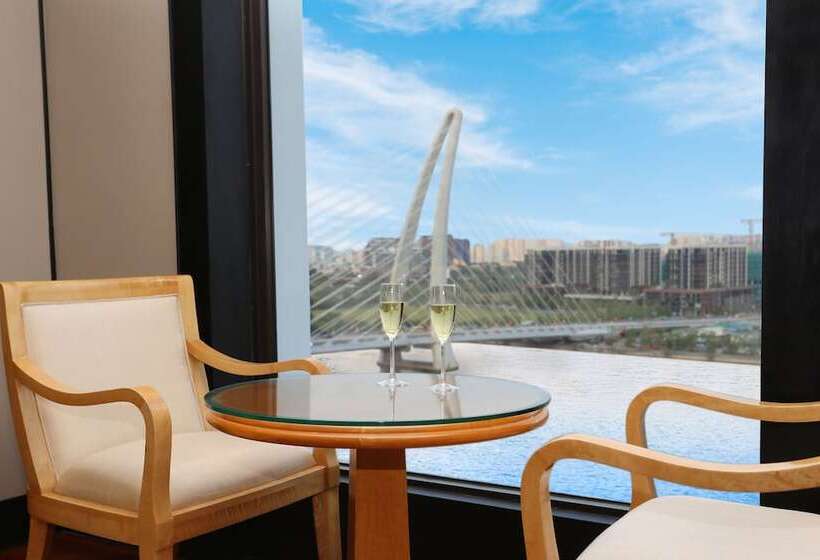 اتاق اجرایی با تخت بزرگ, Lotte Hotel Saigon