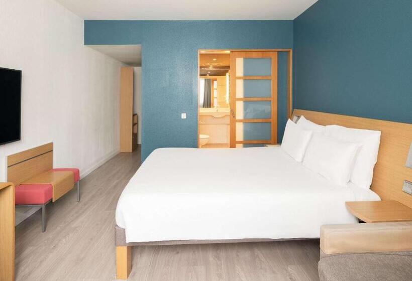 Номер Стандарт Трехместный, Novotel Barcelona Cornella