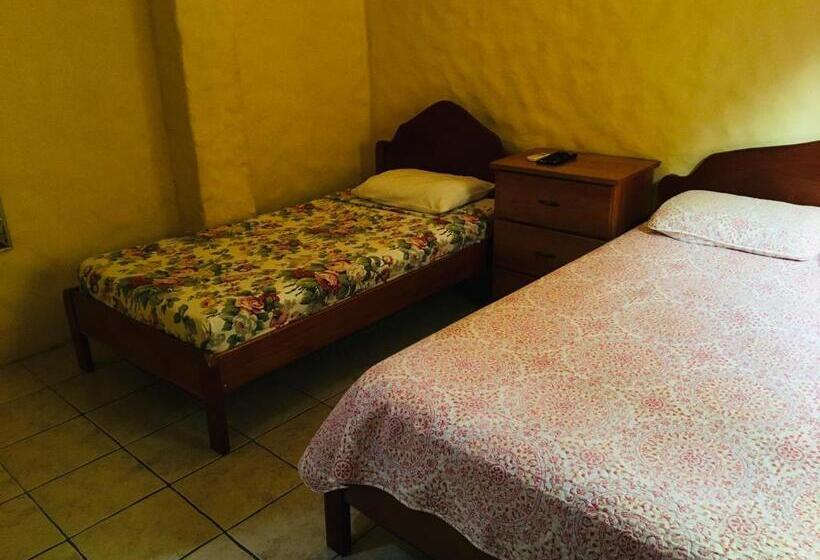 اتاق استاندارد سه نفره, Casa Esmeralda