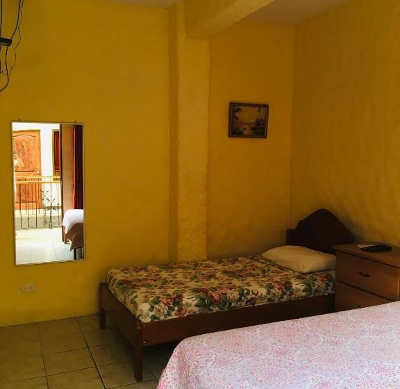 اتاق استاندارد سه نفره, Casa Esmeralda