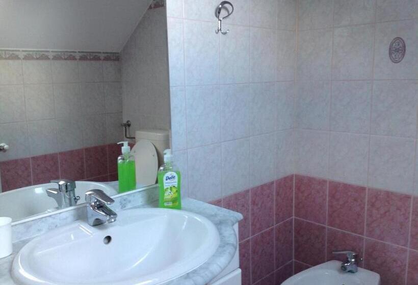 سوییت خانوادگی, Attila Apartmanház