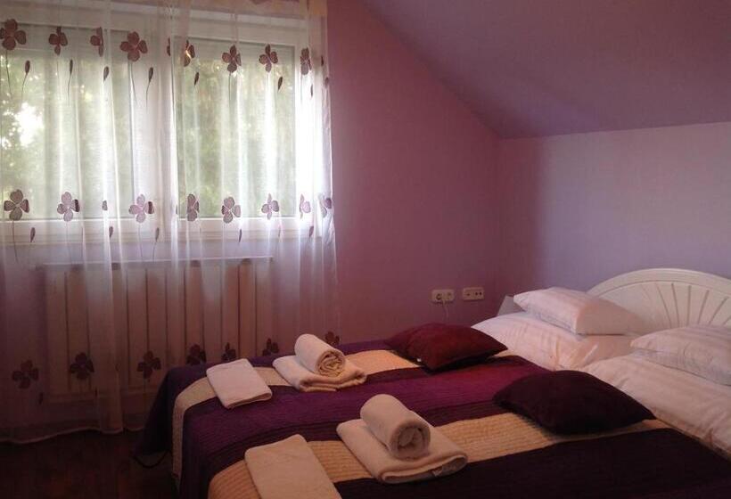 سوییت خانوادگی, Attila Apartmanház