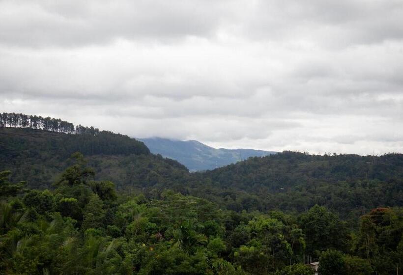 Quarto Triplo Estandar, Roylanka Inn