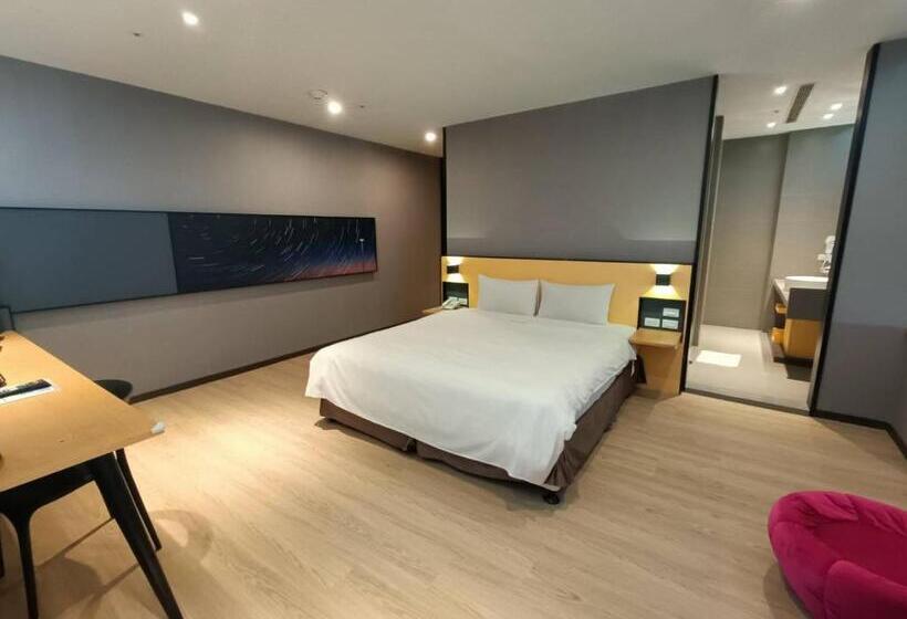 اتاق لوکس, Walker  Taoyuan