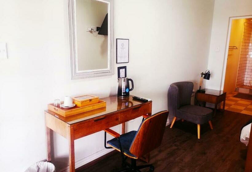 Quarto Estandar Individual, Essenwood House