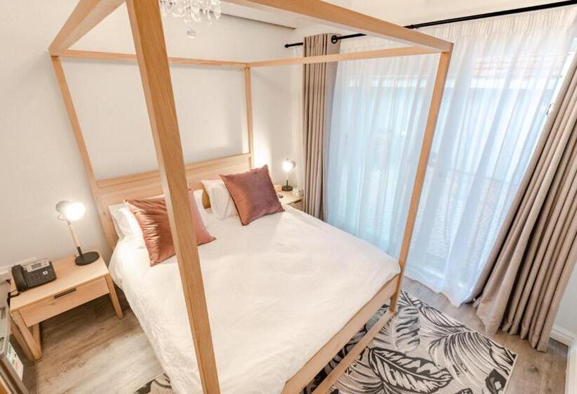 Quarto Estandar, Essenwood House