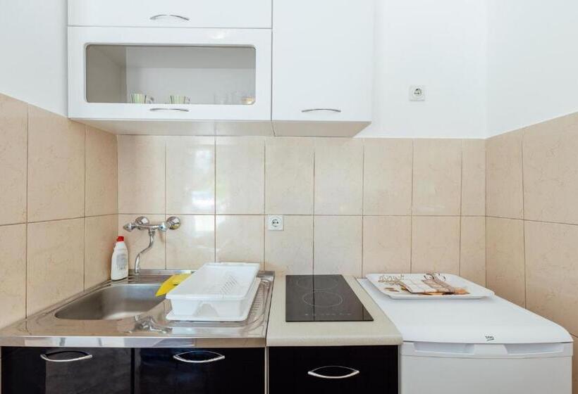 استودیوی استاندارد, Apartments Bonaca Igalo