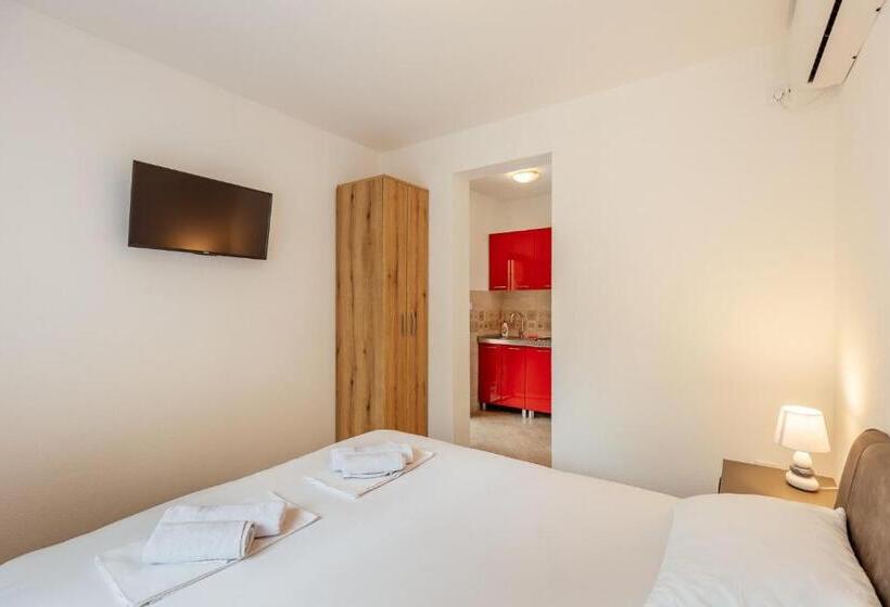 استودیوی استاندارد, Apartments Bonaca Igalo