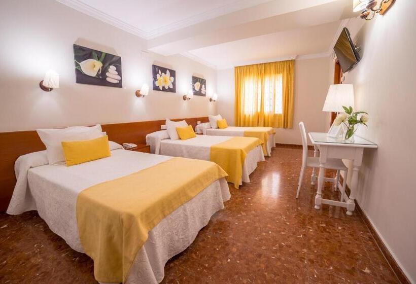 Habitación Triple Estándar, Romerito