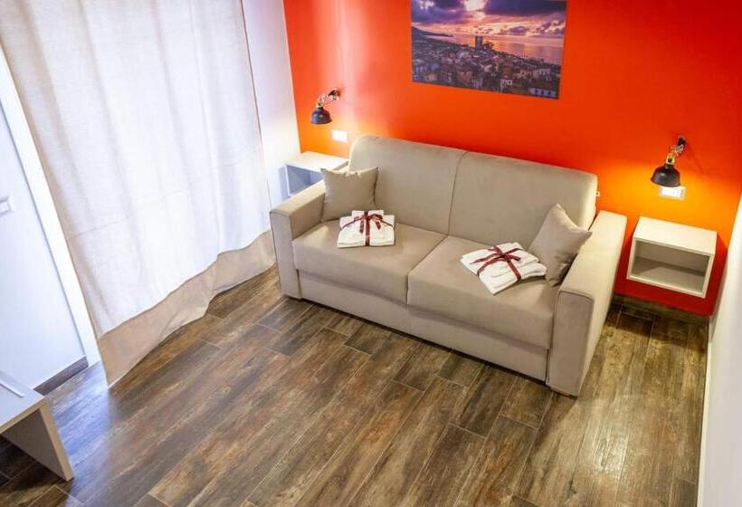اتاق اکونومی, Five Rooms Brolo