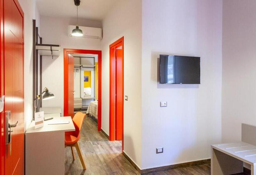 اتاق اکونومی, Five Rooms Brolo