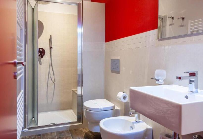 اتاق خانوادگی, Five Rooms Brolo