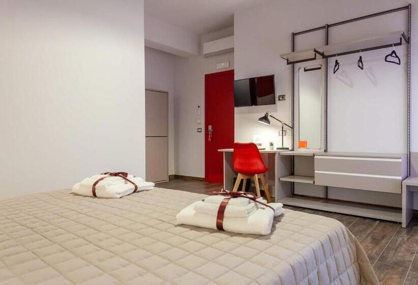 اتاق خانوادگی, Five Rooms Brolo