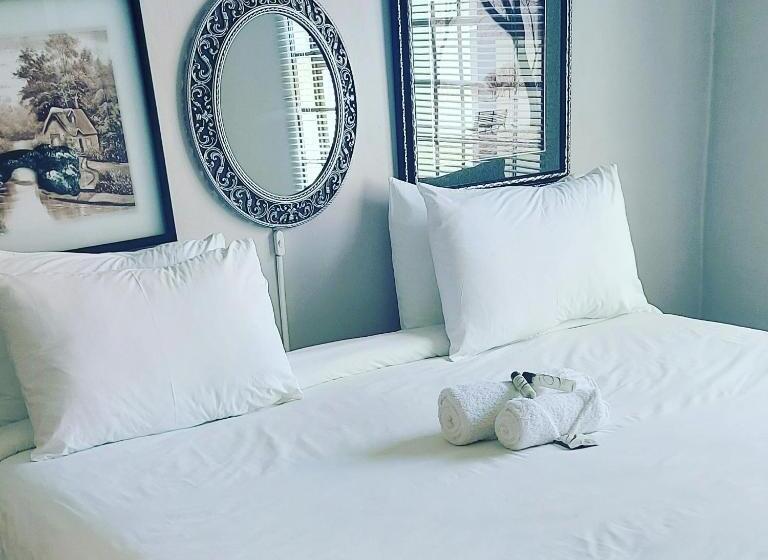 اتاق لوکس, Twenty4ten Guesthouse