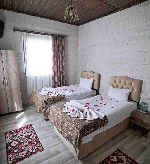 Семейный Номер, Epoch Stone House