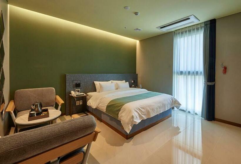 Номер Deluxe, Gimpo Stavia