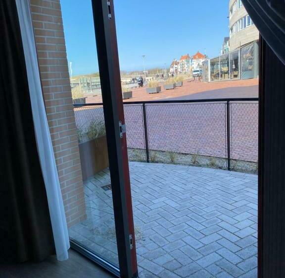 سوئیت جونیور با تراس, Suites Boulevard 17