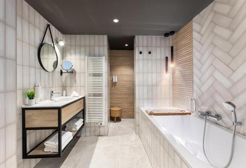 سوییت جونیور با چشم‌انداز دریا, Suites Boulevard 17