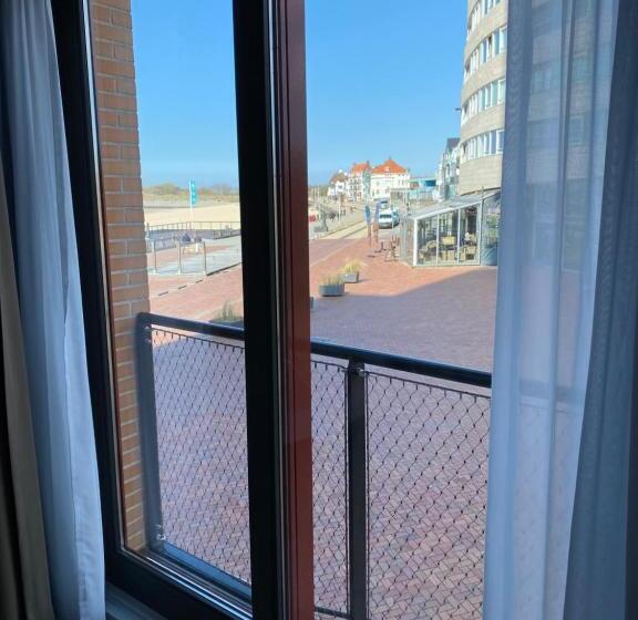 سوییت جونیور با بالکن, Suites Boulevard 17