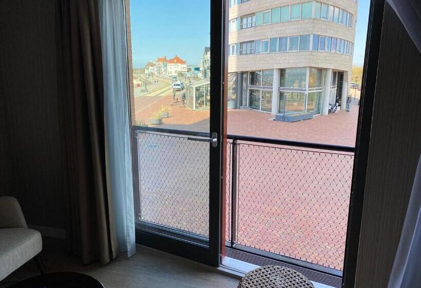 سوییت جونیور با بالکن, Suites Boulevard 17