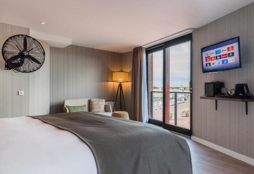 سوییت جونیور با بالکن, Suites Boulevard 17