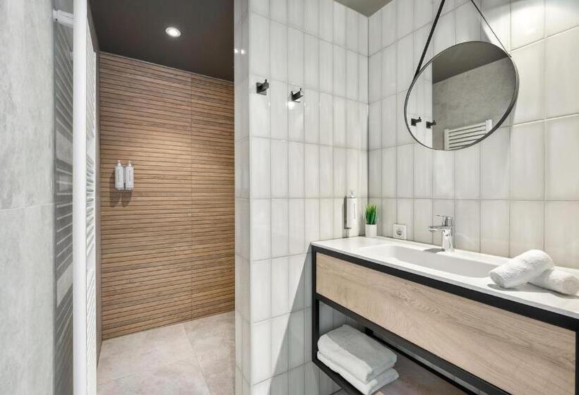 سوییت جونیور با بالکن, Suites Boulevard 17