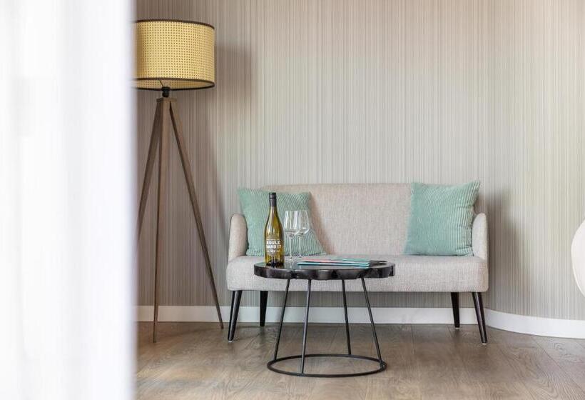 سوییت جونیور با چشم‌انداز دریا, Suites Boulevard 17