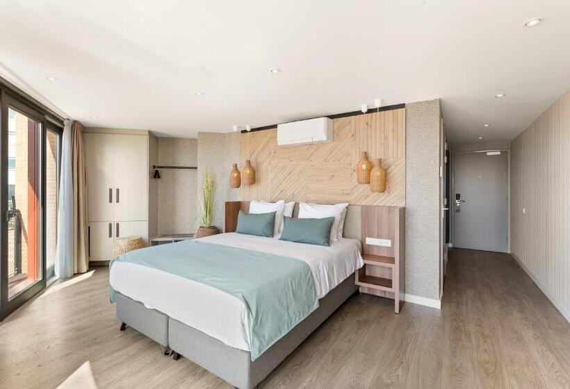 سوییت جونیور با چشم‌انداز دریا, Suites Boulevard 17