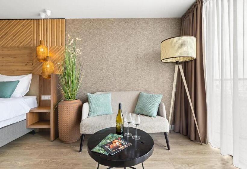 سوییت جونیور با بالکن, Suites Boulevard 17