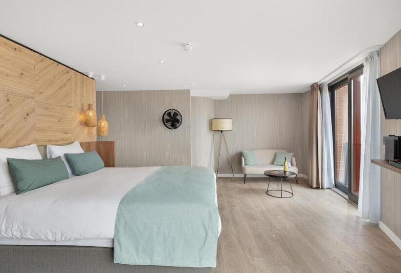 سوییت جونیور با بالکن, Suites Boulevard 17