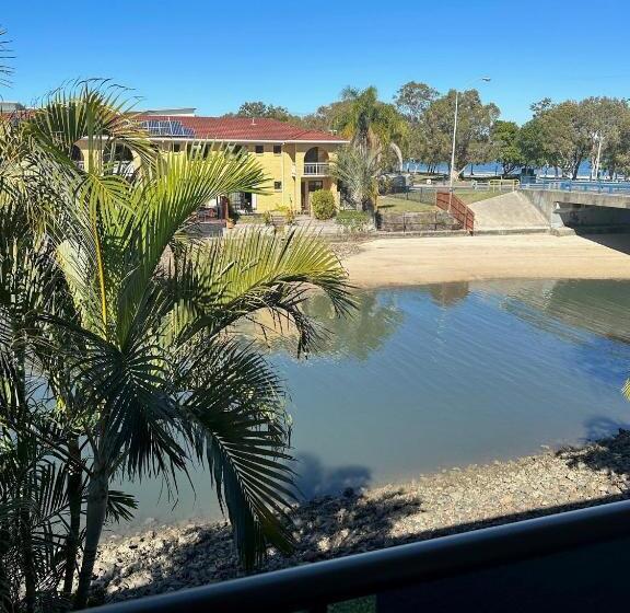 バルコニー付きスタンダードルーム, Bribie Waterways Motel