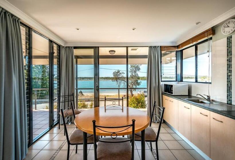 Апартаменты 2 Спальни с Балконом, Riverside Holiday Resort Urunga