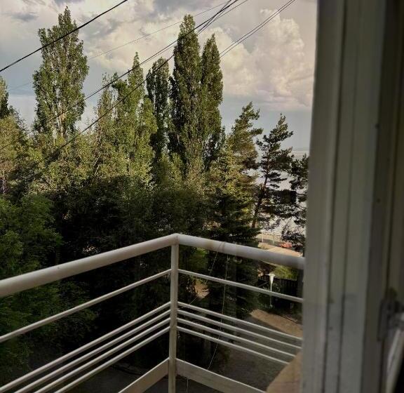 اتاق استاندارد سه نفره, Blue Sevan