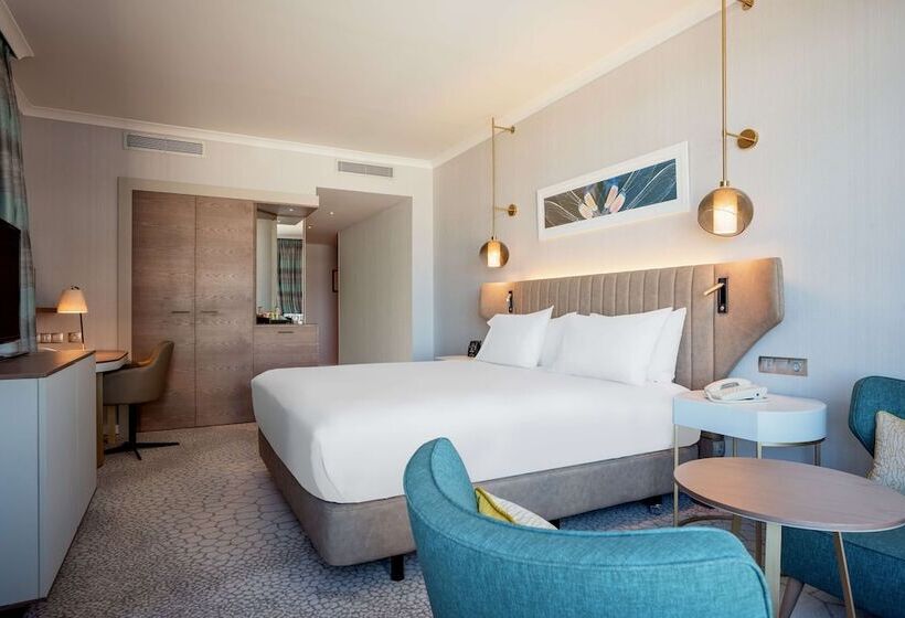 Номер Deluxe, Hilton Diagonal Mar Barcelona