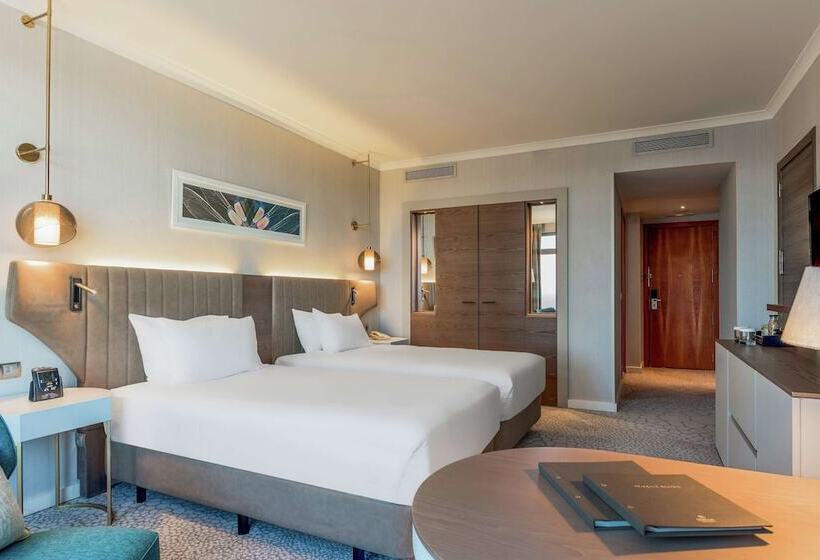 Номер Стандарт Вид на Бассейн, Hilton Diagonal Mar Barcelona