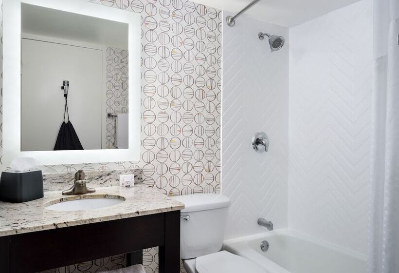 اتاق استاندارد, Holiday Inn Hotel & Suites Boston   Peabody By Ihg