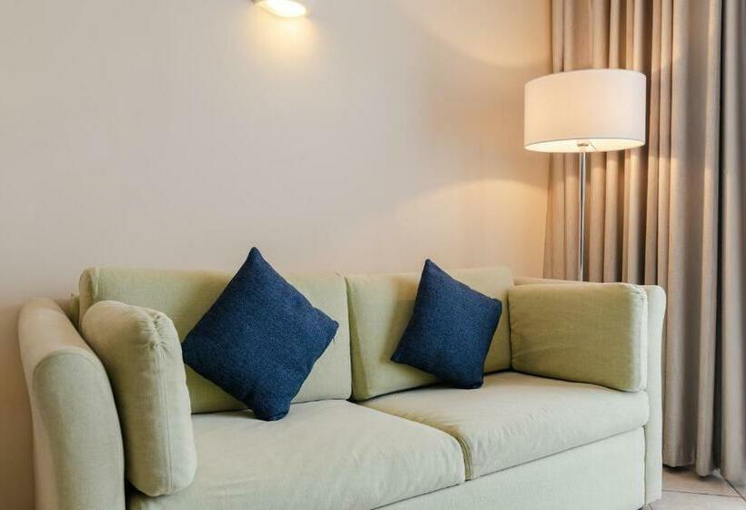 سوئیت جونیور با چشم‌انداز باغ, Maritim Antonine Hotel & Spa