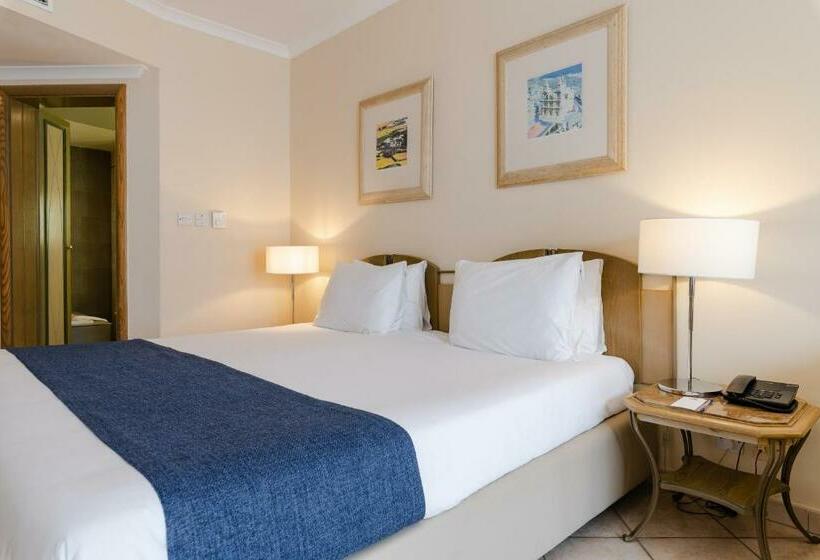 سوئیت جونیور خانوادگی, Maritim Antonine Hotel & Spa