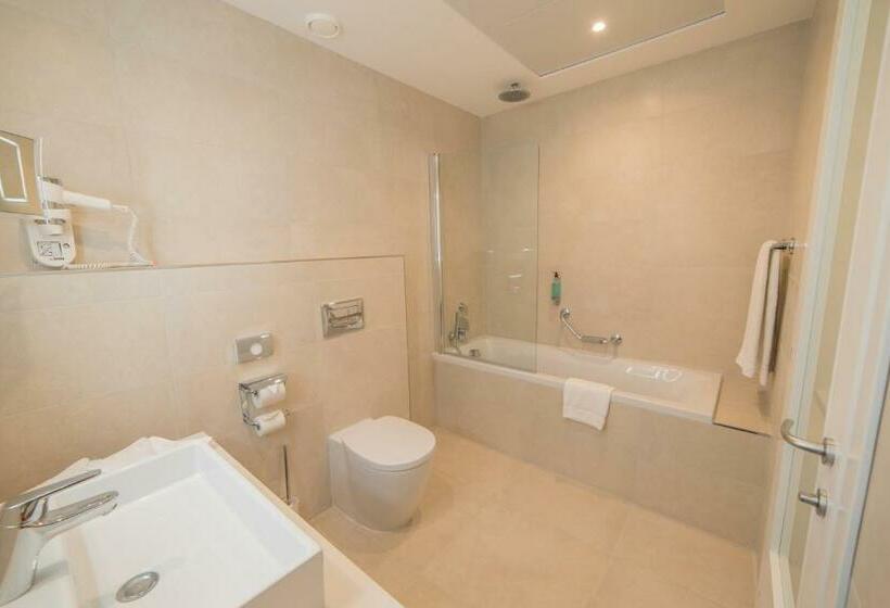 سوییت خانوادگی, Maritim Antonine Hotel & Spa