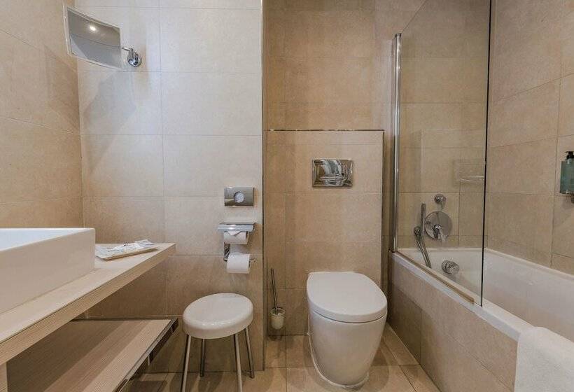 سوییت خانوادگی, Maritim Antonine Hotel & Spa