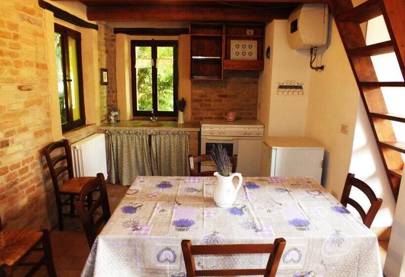 اتاق خانوادگی با چشم‌انداز باغ, Agriturismo La Casa Della Lavanda  Il Casale