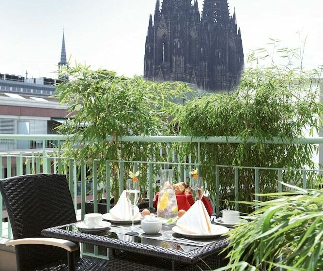 Номер Стандарт, Lindner Hotel Cologne Am Dom, Part Of Jdv By Hyatt