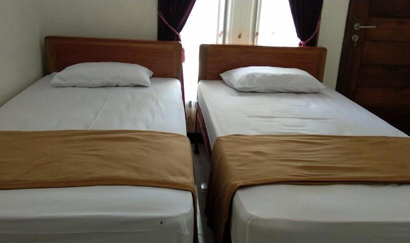 Номер Economy, Arrys Watukarung Surfcamp