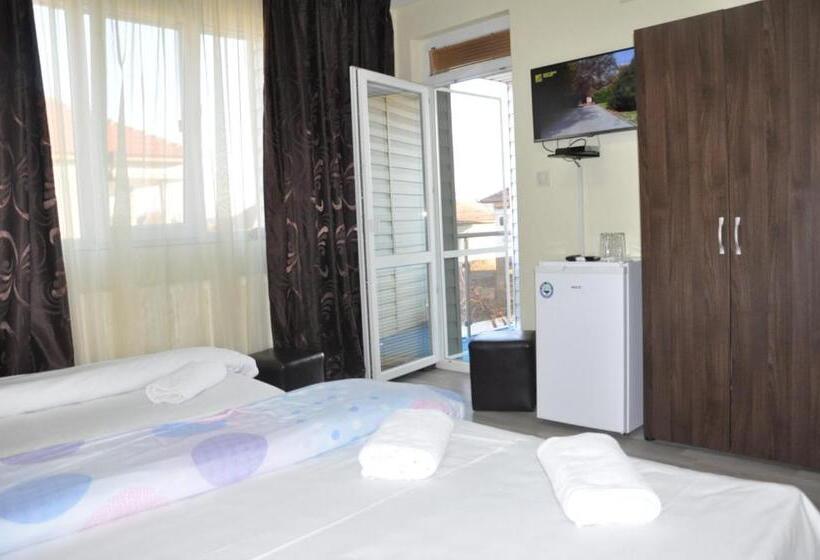 חדר משפחתי, Guest Rooms Simona