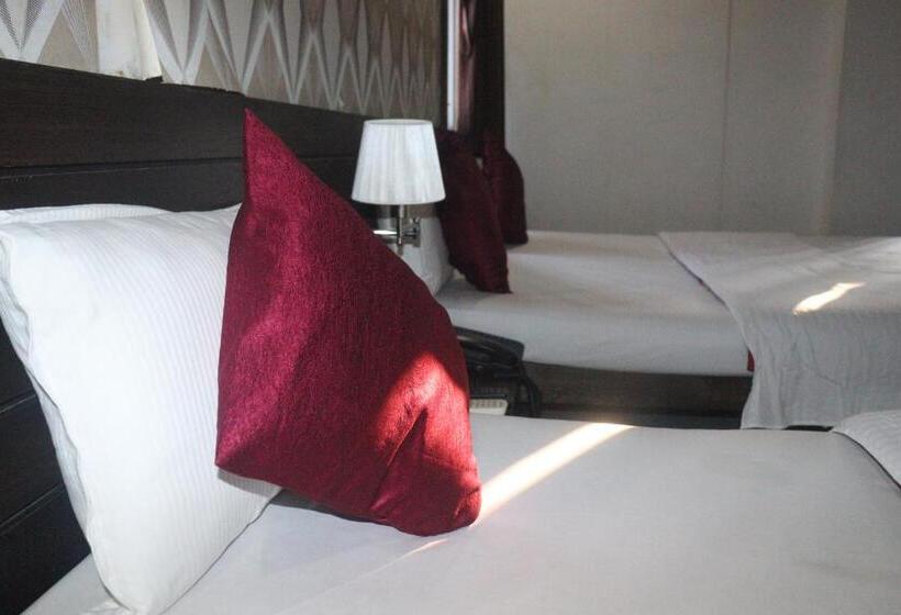 استودیوی لوکس, Rudraksha Inn