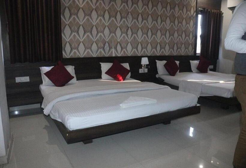 استودیوی لوکس, Rudraksha Inn