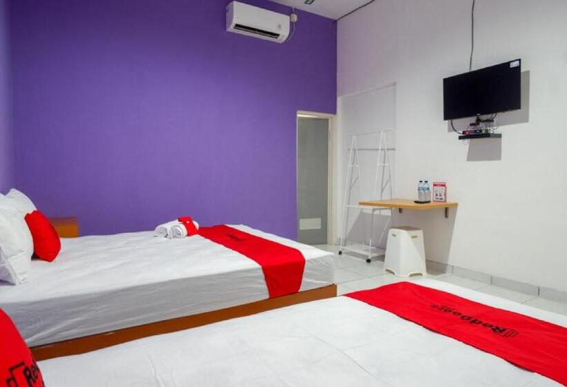 Семейный Номер, Reddoorz Near Alun Alun Kaliwungu Kendal