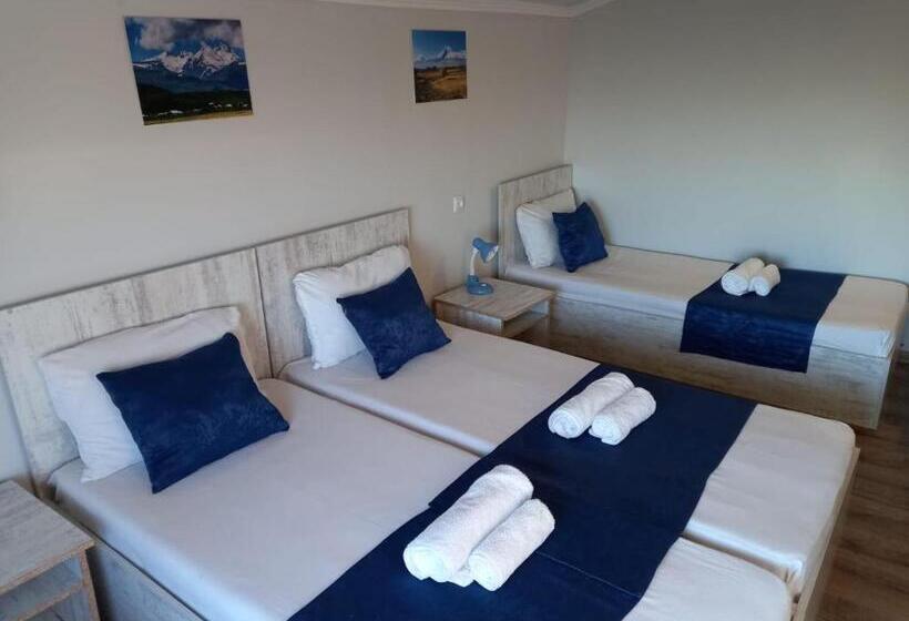 Deluxe Room Mountain View, Byurakan Guesthouse & Cottage